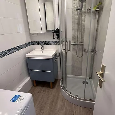 Apartman 2 Pieces Climatise Avec Parking, Terrasse - Port Camargue - Fr-1-731-110 *