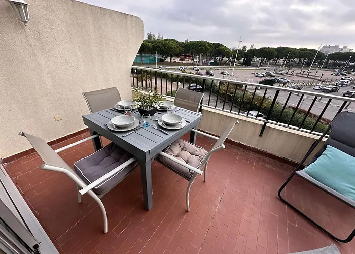 2 Pièces Climatisé Avec Parking, Terrasse - Port Camargue - Fr-1-731-110 * Le Grau-du-Roi